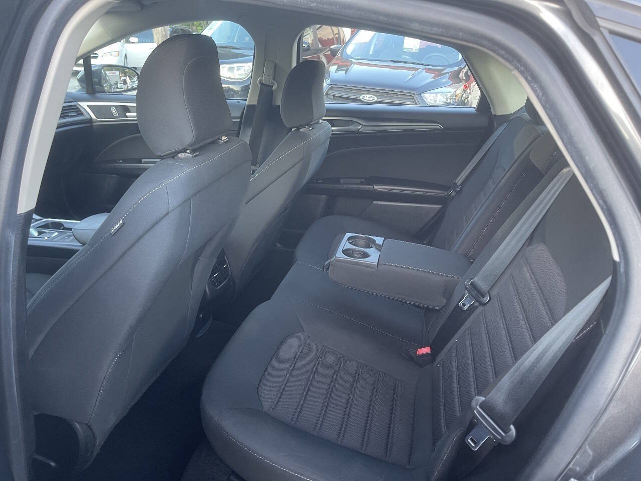 Used 2020 Ford Fusion SE FWD image 24