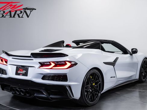 Used 2024 Chevrolet Corvette Z06 w/ Stealth Interior Trim Package RWD image 5