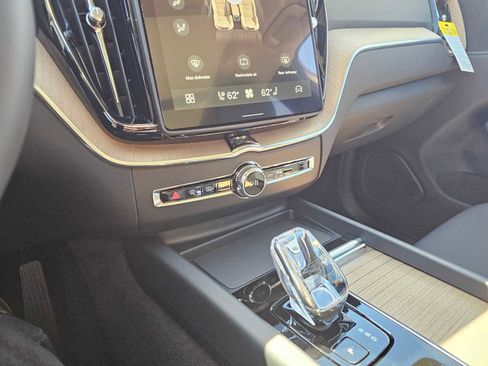 New 2026 Volvo XC60 T8 Plus w/ Climate Package image 20