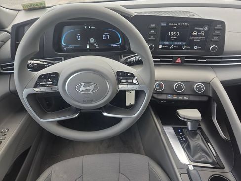 Used 2026 Hyundai Elantra SE FWD image 21
