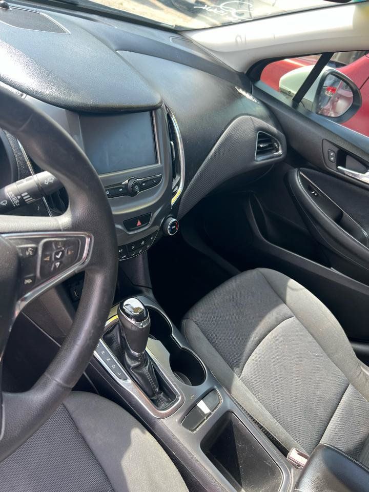 Used 2016 Chevrolet Cruze LT FWD image 10