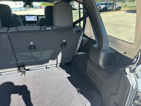 Used 2025 Jeep Wrangler Unlimited Sport AWD/4WD image 19