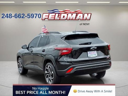 Used 2024 Chevrolet Trax RS w/ Sunroof Package FWD image 3