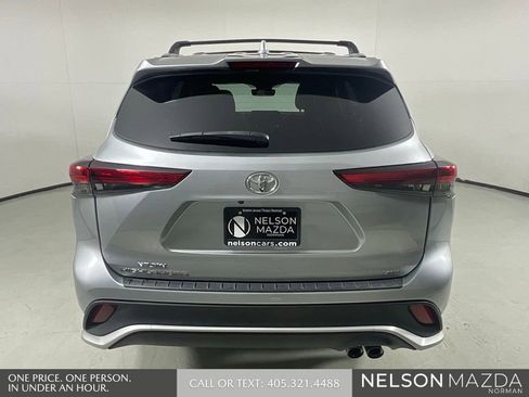 Used 2022 Toyota Highlander XSE FWD image 7