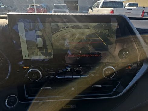 Used 2025 Toyota Highlander Platinum image 23