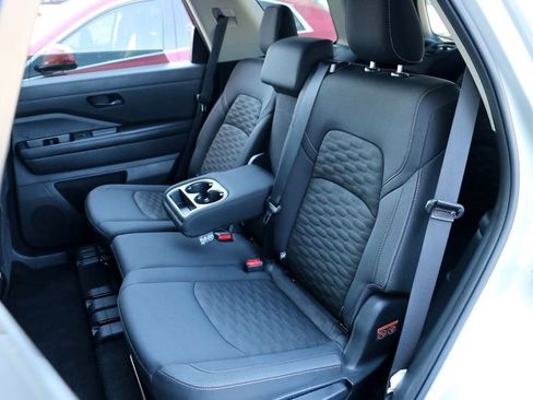 Used 2025 Nissan Pathfinder SV FWD image 20