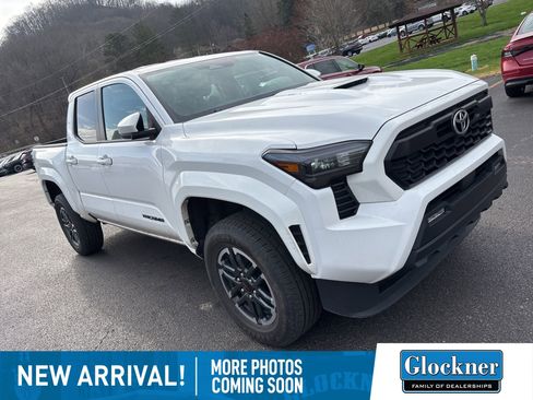 Used 2025 Toyota Tacoma TRD Sport image 3