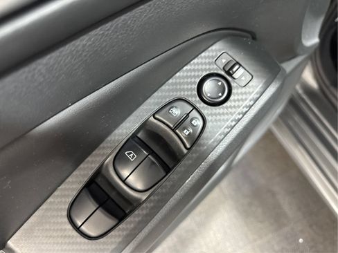 Used 2024 Nissan Altima 2.5 SV FWD image 30