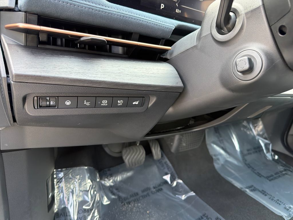 Used 2024 Nissan Ariya AWD image 21