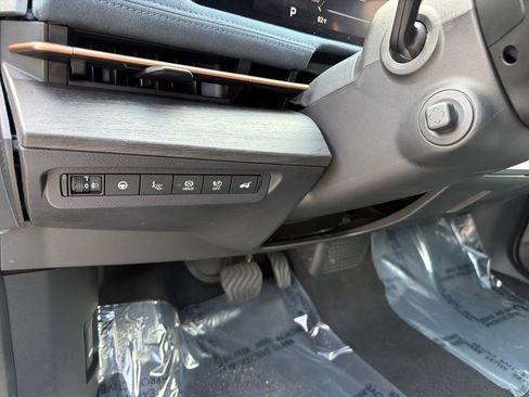 Used 2024 Nissan Ariya AWD image 21