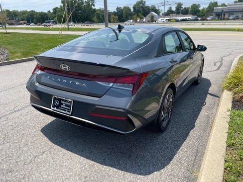 Used 2025 Hyundai Elantra Sport FWD image 5