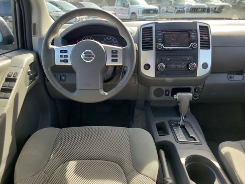 Used 2017 Nissan Frontier SV image 12