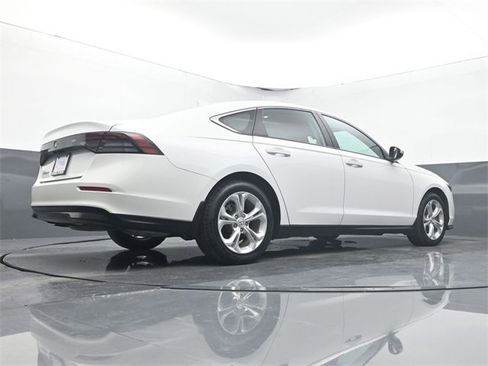 Used 2023 Honda Accord LX image 11