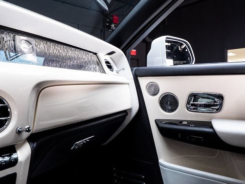 Used 2019 Rolls-Royce Phantom Sedan RWD image 45