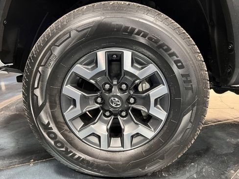 Used 2022 Toyota Tacoma TRD Off-Road image 23