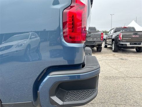 Used 2024 Chevrolet Silverado 1500 Custom w/ Dark Appearance Package image 18