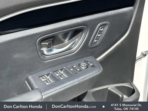 Used 2025 Honda Pilot Touring image 11