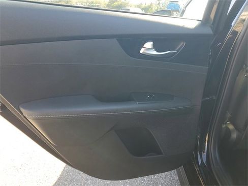 Used 2023 Kia Forte GT-Line w/ GT-Line Premium Package image 9