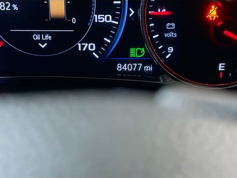 Used 2022 Chevrolet Traverse Premier w/ Redline Edition image 7