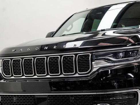 Used 2024 Jeep Wagoneer L Series II w/ Flexible Seating Group image 2