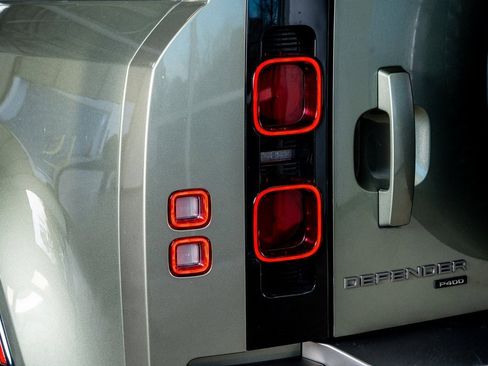 Used 2021 Land Rover Defender 110 X-Dynamic HSE image 24