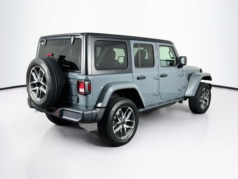 Used 2024 Jeep Wrangler Unlimited w/ Convenience Group AWD/4WD image 9