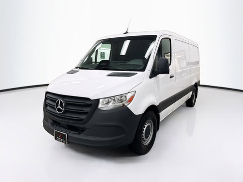 Used 2025 Mercedes-Benz Sprinter 2500 image 3