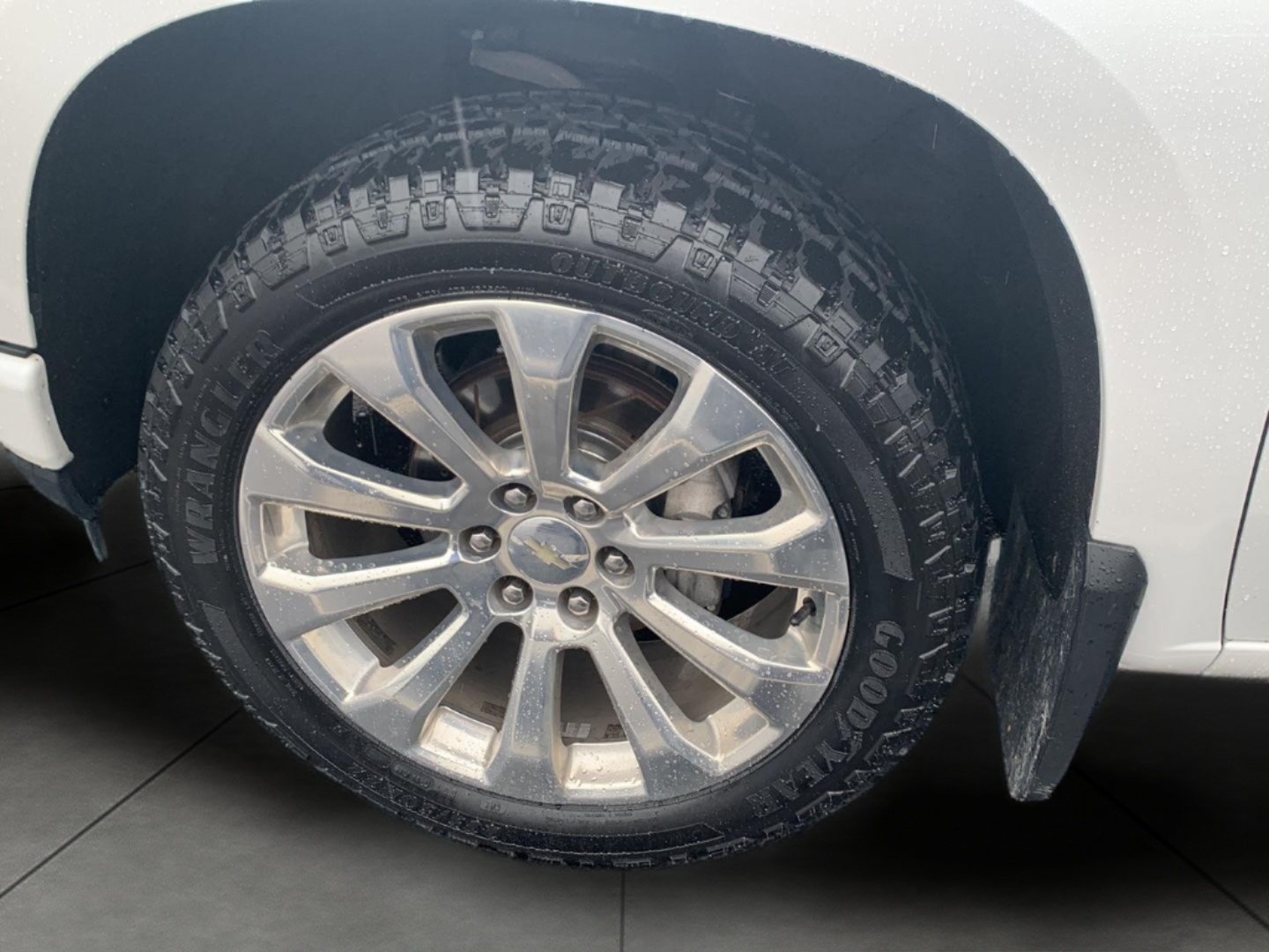 Used 2019 Chevrolet Silverado 1500 High Country w/ Technology Package AWD/4WD image 23
