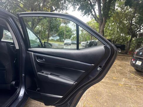 Used 2017 Toyota Corolla SE image 18