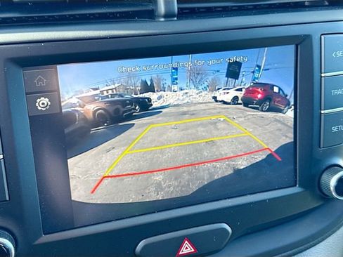 Used 2023 Kia Soul LX w/ LX Technology Package image 15