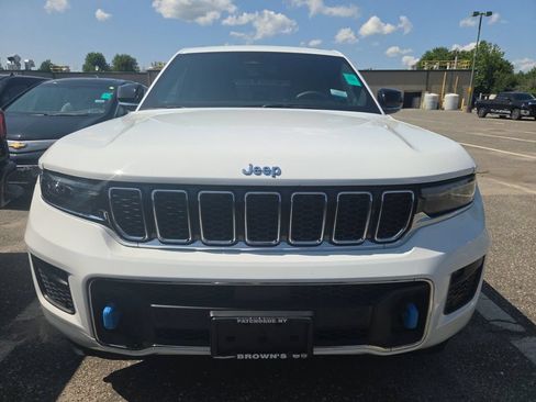 Used 2023 Jeep Grand Cherokee Overland AWD/4WD image 2