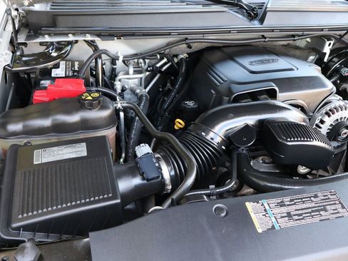 Used 2011 Cadillac Escalade AWD image 39