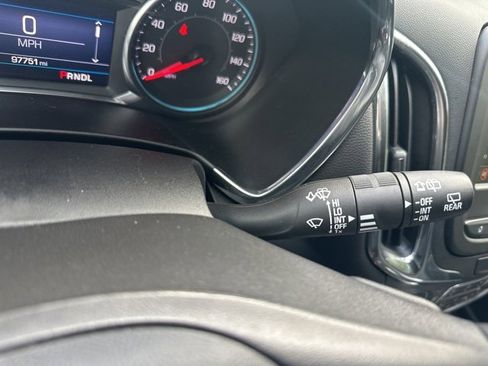 Used 2019 Chevrolet Equinox LT w/ Driver Convenience Package image 19