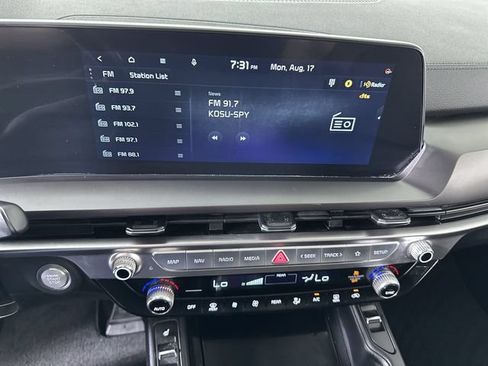Used 2025 Kia Telluride S FWD image 13