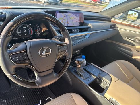 Used 2019 Lexus ES 350 350 w/ Premium Package image 6