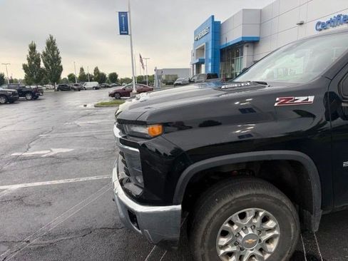 Used 2024 Chevrolet Silverado 2500 LT w/ Convenience Package AWD/4WD image 3