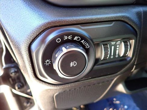 Used 2019 Jeep Wrangler Unlimited Sahara w/ Safety Group AWD/4WD image 14