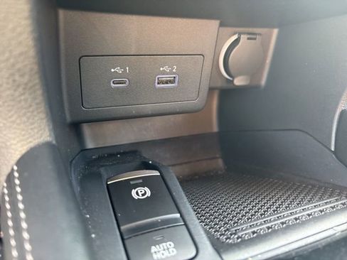 Used 2024 Nissan Kicks SR image 28