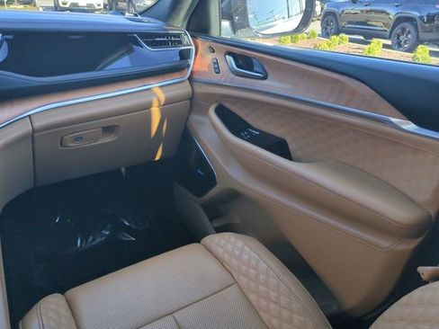 Used 2022 Jeep Grand Cherokee Summit image 17