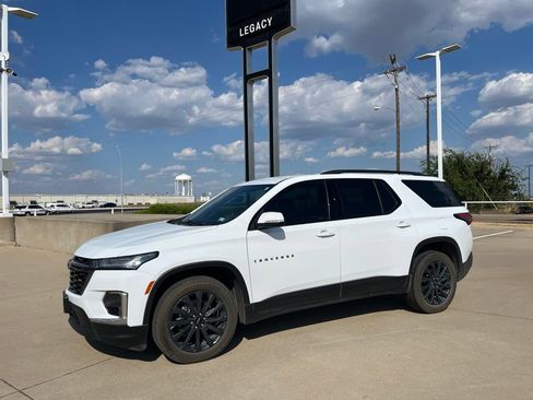 Used 2023 Chevrolet Traverse RS FWD image 1