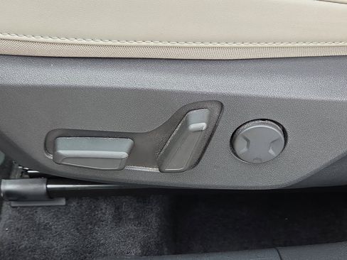 Used 2025 Kia Niro EX image 14