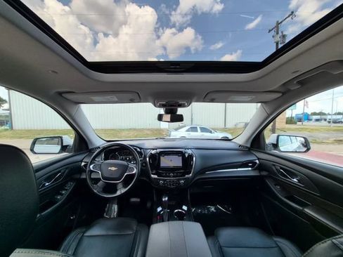 Used 2018 Chevrolet Traverse Premier w/ Driver Confidence II Package FWD image 26