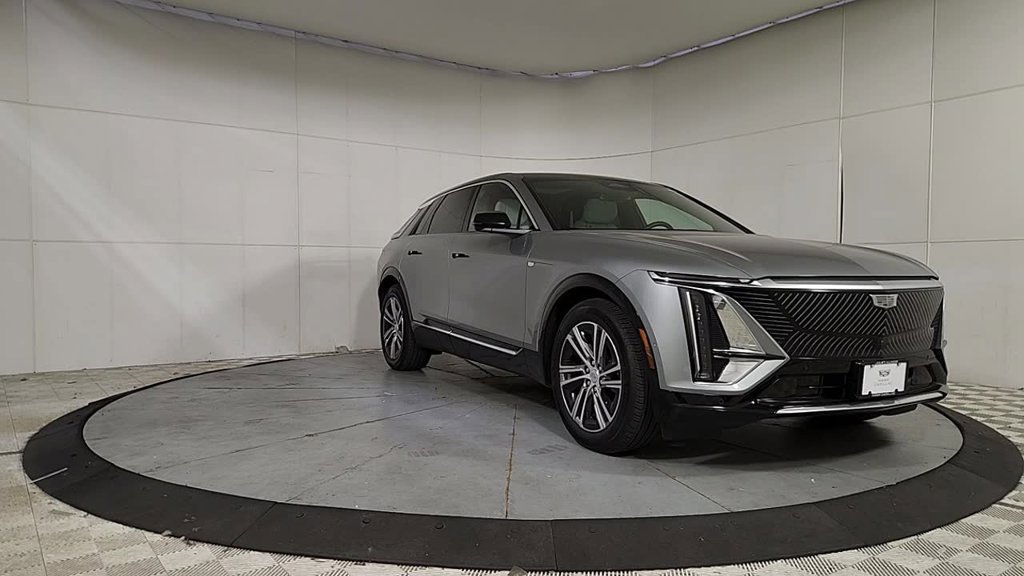 Used 2024 Cadillac Lyriq Luxury RWD image 2