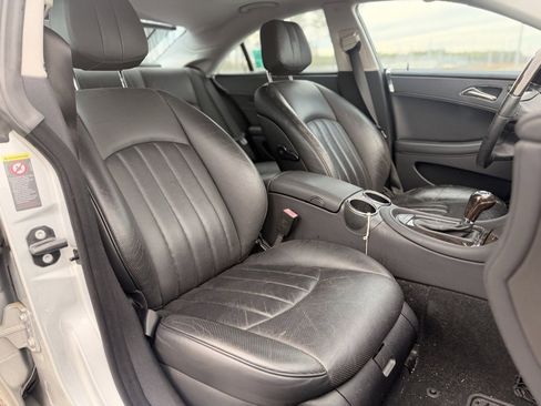 Used 2008 Mercedes-Benz CLS 550 image 11