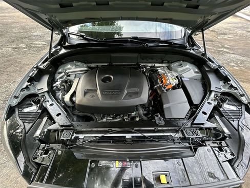 Certified 2025 Volvo XC60 T8 Plus w/ Protection Package Premier image 14