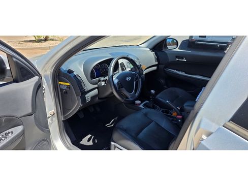 Used 2012 Hyundai Elantra FWD image 2