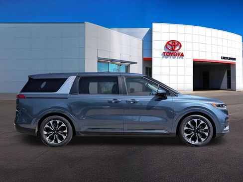 Used 2024 Kia Carnival EX FWD image 9