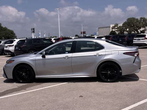 Used 2023 Toyota Camry XSE FWD image 11