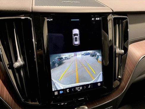 Certified 2023 Volvo XC60 B5 Ultimate w/ Climate Package image 22