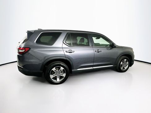 Used 2025 Honda Pilot EX-L image 10
